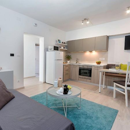 Sunsplash Apartments Pula Bagian luar foto