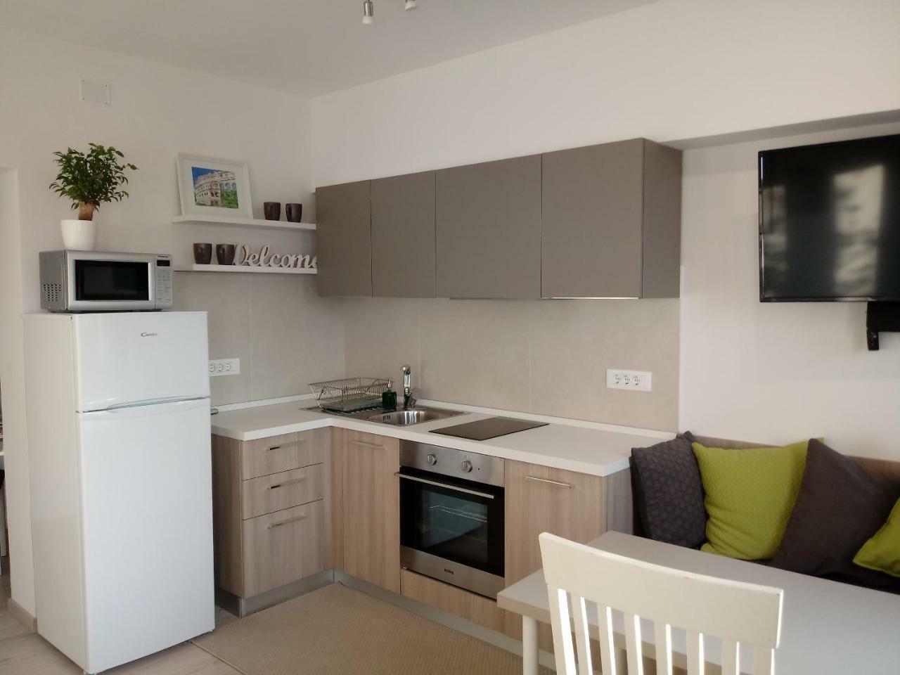Sunsplash Apartments Pula Bagian luar foto
