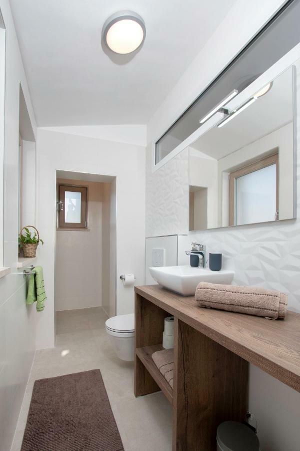 Sunsplash Apartments Pula Bagian luar foto