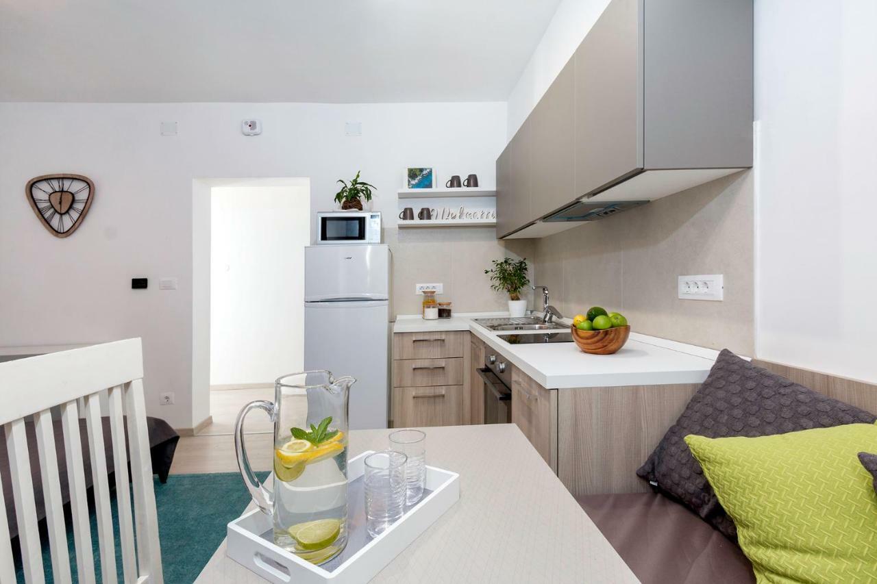 Sunsplash Apartments Pula Bagian luar foto