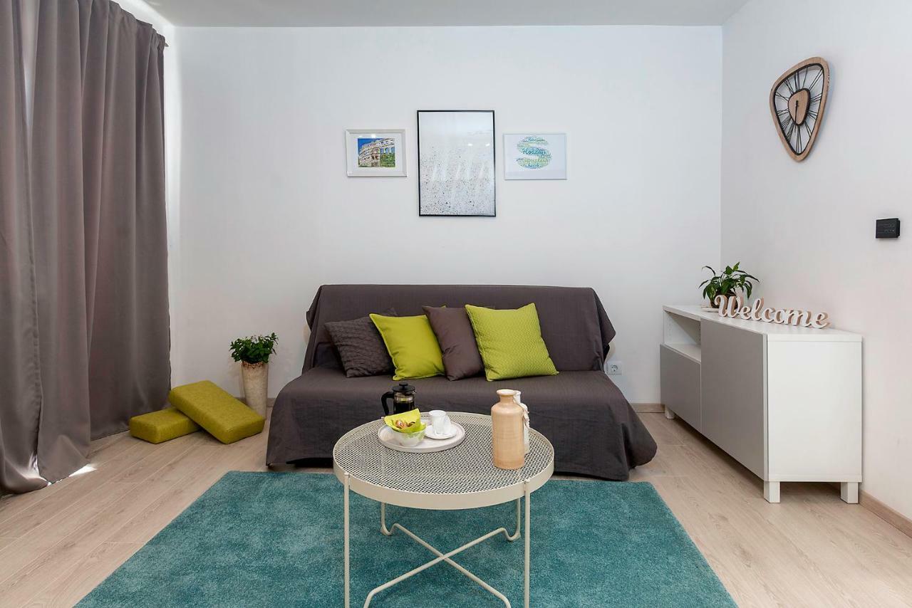 Sunsplash Apartments Pula Bagian luar foto